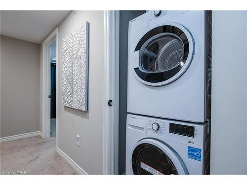 41-253 Chapel Hill Drive, Kitchener, ON - Indoor Photo Showing Laundry Room