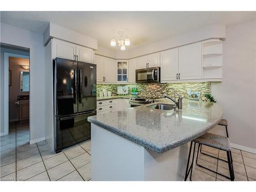 38 Candle Crescent, Kitchener, ON - Indoor Photo Showing Kitchen With Upgraded Kitchen