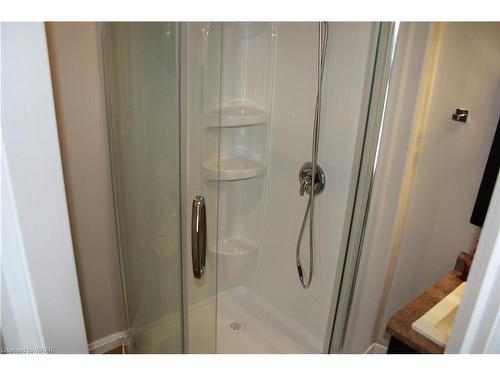 52 Upper Canada Drive, Kitchener, ON - Indoor Photo Showing Bathroom