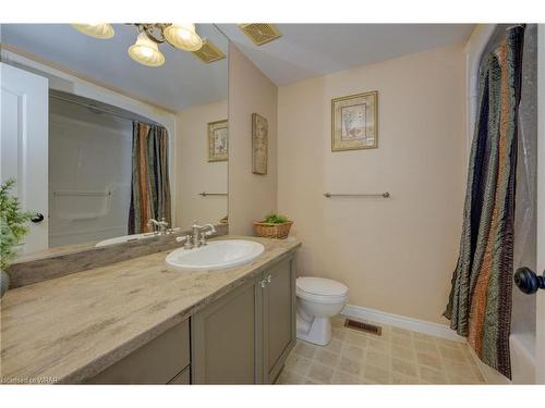 803 Creekside Drive, Waterloo, ON - Indoor Photo Showing Bathroom