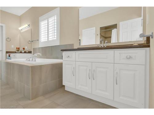 779 Snowberry Court, Waterloo, ON - Indoor Photo Showing Bathroom