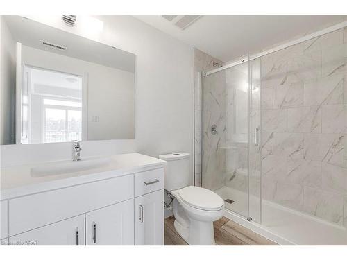 C38-405 Myers Road, Cambridge, ON - Indoor Photo Showing Bathroom