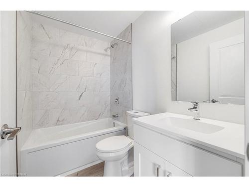 C38-405 Myers Road, Cambridge, ON - Indoor Photo Showing Bathroom