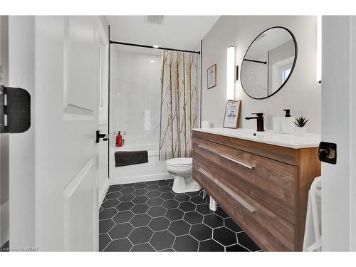 48 Harber Avenue, Kitchener, ON - Indoor Photo Showing Bathroom
