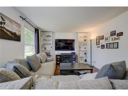 118 Sekura Crescent, Cambridge, ON - Indoor Photo Showing Living Room With Fireplace