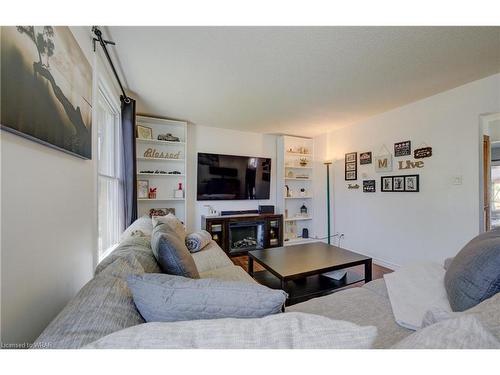 118 Sekura Crescent, Cambridge, ON - Indoor Photo Showing Living Room