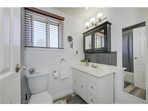 118 Sekura Crescent, Cambridge, ON - Indoor Photo Showing Bathroom