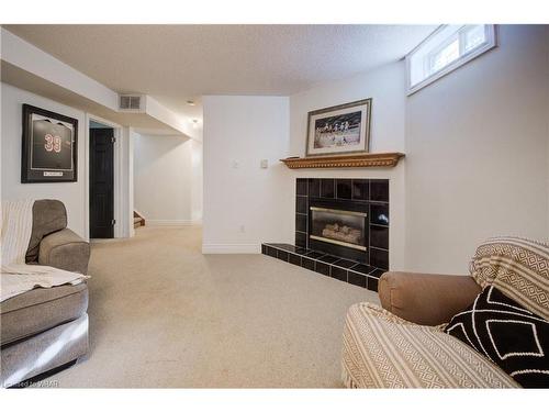 7 Peter Court, Cambridge, ON - Indoor Photo Showing Living Room With Fireplace