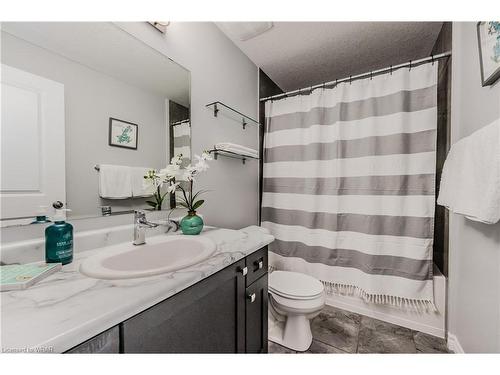 B-215 Rachel Crescent, Kitchener, ON - Indoor Photo Showing Bathroom