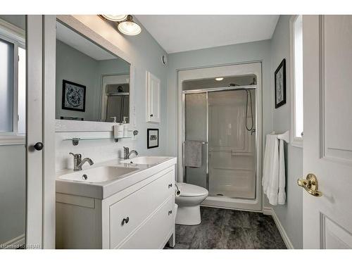 136 Glenariff Drive, Freelton, ON - Indoor Photo Showing Bathroom