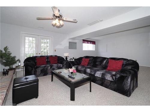 470 Thorndale Drive, Waterloo, ON - Indoor Photo Showing Living Room