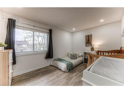 25-375 Kingscourt Drive, Waterloo, ON - Indoor Photo Showing Bedroom