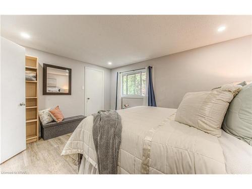 25-375 Kingscourt Drive, Waterloo, ON - Indoor Photo Showing Bedroom