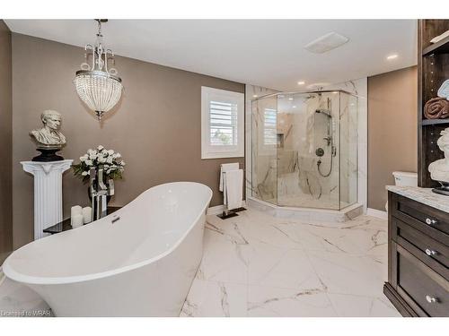 11 Rosslinn Road, Cambridge, ON - Indoor Photo Showing Bathroom