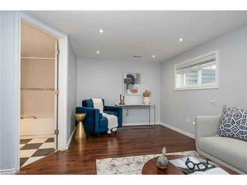 342 Wintergreen Drive, Waterloo, ON - Indoor Photo Showing Living Room