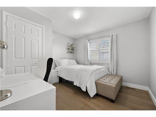 8 Wade Green, Cambridge, ON - Indoor Photo Showing Bedroom