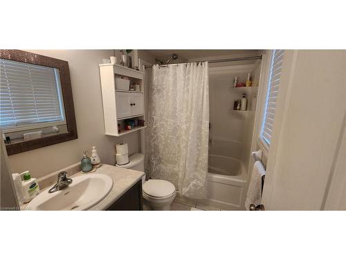 12A-55 Mooregate Crescent, Kitchener, ON - Indoor Photo Showing Bathroom