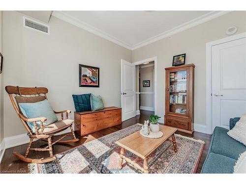 1603-144 Park Street, Waterloo, ON - Indoor Photo Showing Living Room