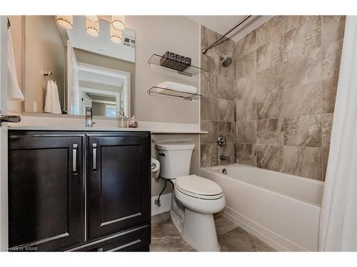 1603-144 Park Street, Waterloo, ON - Indoor Photo Showing Bathroom
