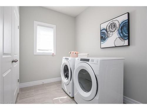 785 Sundrops Court, Waterloo, ON - Indoor Photo Showing Laundry Room
