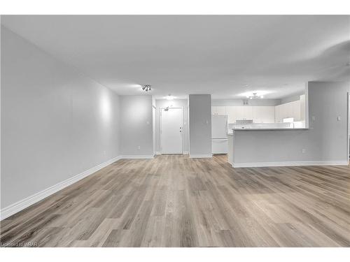 201-15 Hofstetter Avenue, Kitchener, ON - Indoor Photo Showing Other Room
