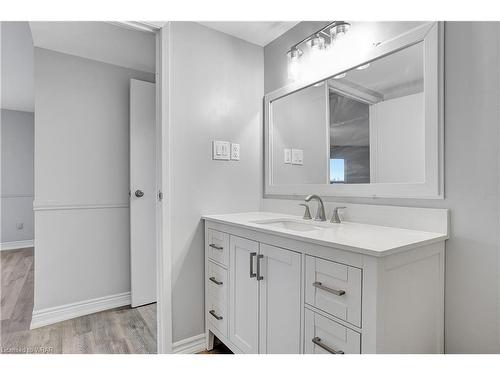 201-15 Hofstetter Avenue, Kitchener, ON - Indoor Photo Showing Bathroom