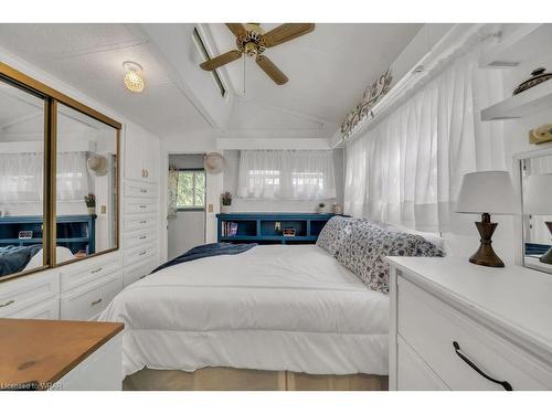 9-580 Beaver Creek Road, Waterloo, ON - Indoor Photo Showing Bedroom