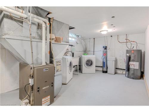 271 Bedford Road, Kitchener, ON - Indoor Photo Showing Laundry Room