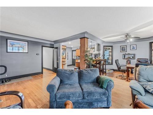 271 Bedford Road, Kitchener, ON - Indoor Photo Showing Living Room