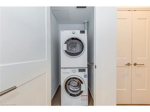 312-21 Park Street E, Mississauga, ON - Indoor Photo Showing Laundry Room