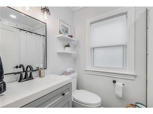 154 Forest Road, Cambridge, ON - Indoor Photo Showing Bathroom