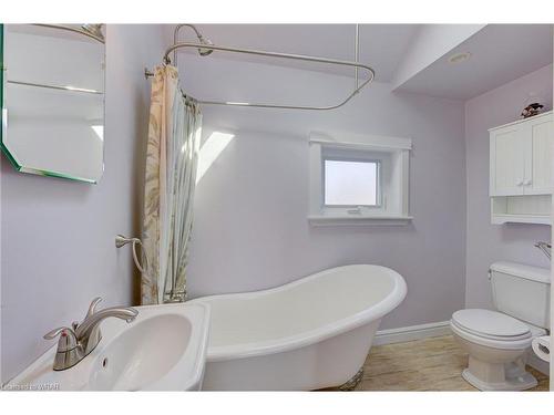 550 Sherring Street, Cambridge, ON - Indoor Photo Showing Bathroom