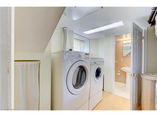 550 Sherring Street, Cambridge, ON - Indoor Photo Showing Laundry Room