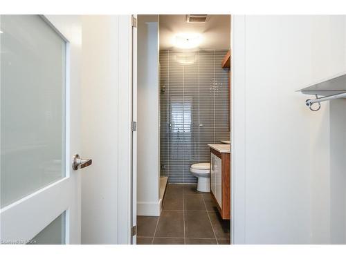 711-112 Benton Street, Kitchener, ON - Indoor Photo Showing Bathroom