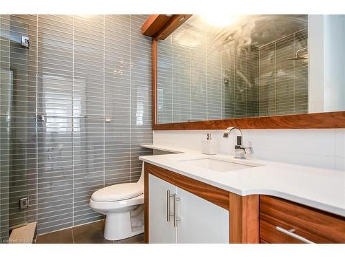 711-112 Benton Street, Kitchener, ON - Indoor Photo Showing Bathroom