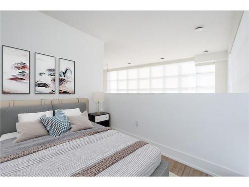 711-112 Benton Street, Kitchener, ON - Indoor Photo Showing Bedroom