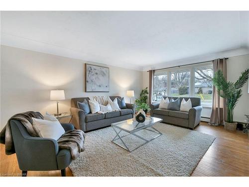 233 Murdock Avenue, Waterloo, ON - Indoor Photo Showing Living Room