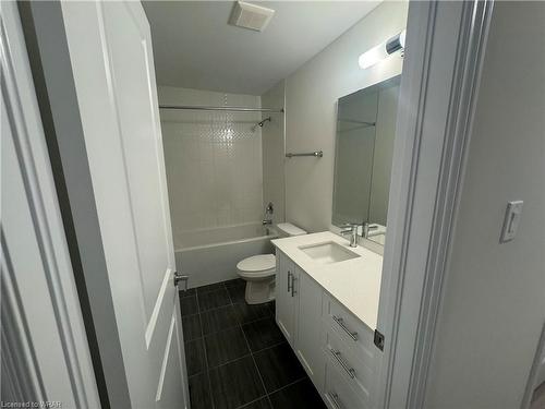 86-10 Birmingham Drive, Cambridge, ON - Indoor Photo Showing Bathroom