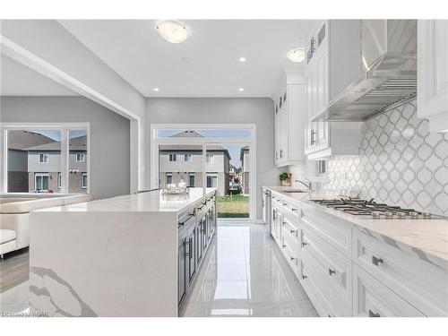 40 Macalister Boulevard, Guelph, ON - Indoor Photo Showing Kitchen With Upgraded Kitchen