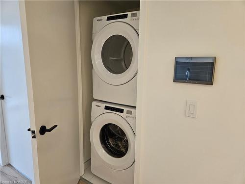 318-335 Wheat Boom Drive, Oakville, ON - Indoor Photo Showing Laundry Room