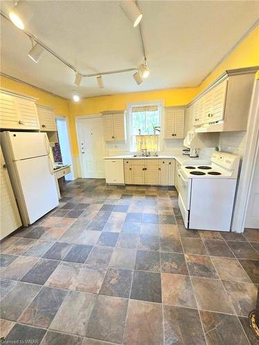340 Dundas Street E, Waterdown, ON - Indoor Photo Showing Kitchen
