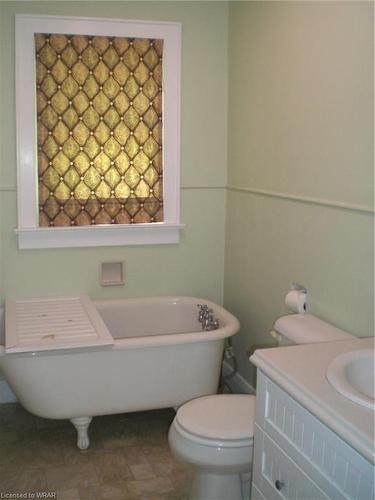 152 Linwood Avenue, Port Colborne, ON - Indoor Photo Showing Bathroom