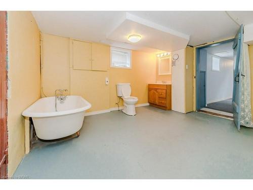 20 Brunswick Avenue, Kitchener, ON - Indoor Photo Showing Bathroom