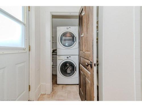 20 Brunswick Avenue, Kitchener, ON - Indoor Photo Showing Laundry Room