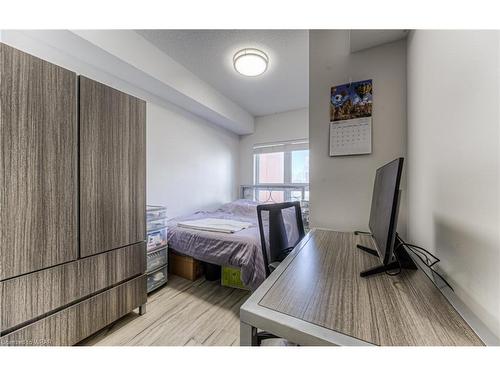 126-258A Sunview Street, Waterloo, ON - Indoor Photo Showing Bedroom