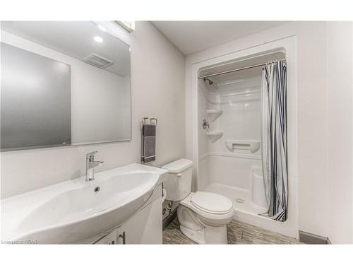 126-258A Sunview Street, Waterloo, ON - Indoor Photo Showing Bathroom