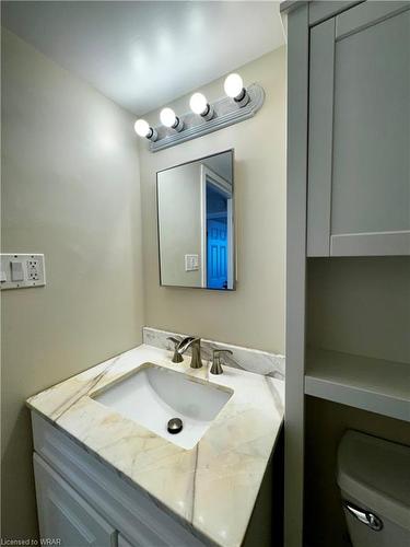 1201-64 Benton Street, Kitchener, ON - Indoor Photo Showing Bathroom