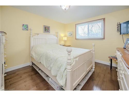 48 Duncairn Crescent, Hamilton, ON - Indoor Photo Showing Bedroom