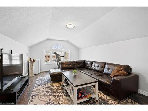 84 Everglade Crescent, Kitchener, ON - Indoor Photo Showing Living Room