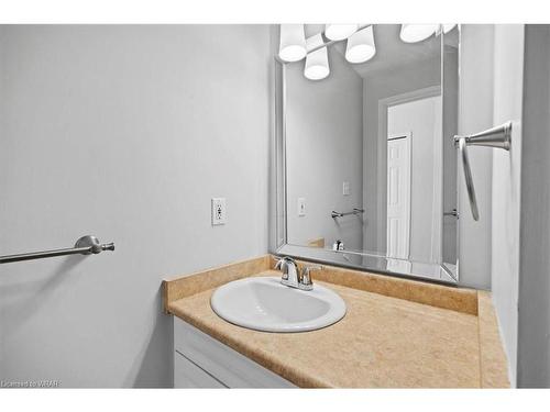 84 Everglade Crescent, Kitchener, ON - Indoor Photo Showing Bathroom